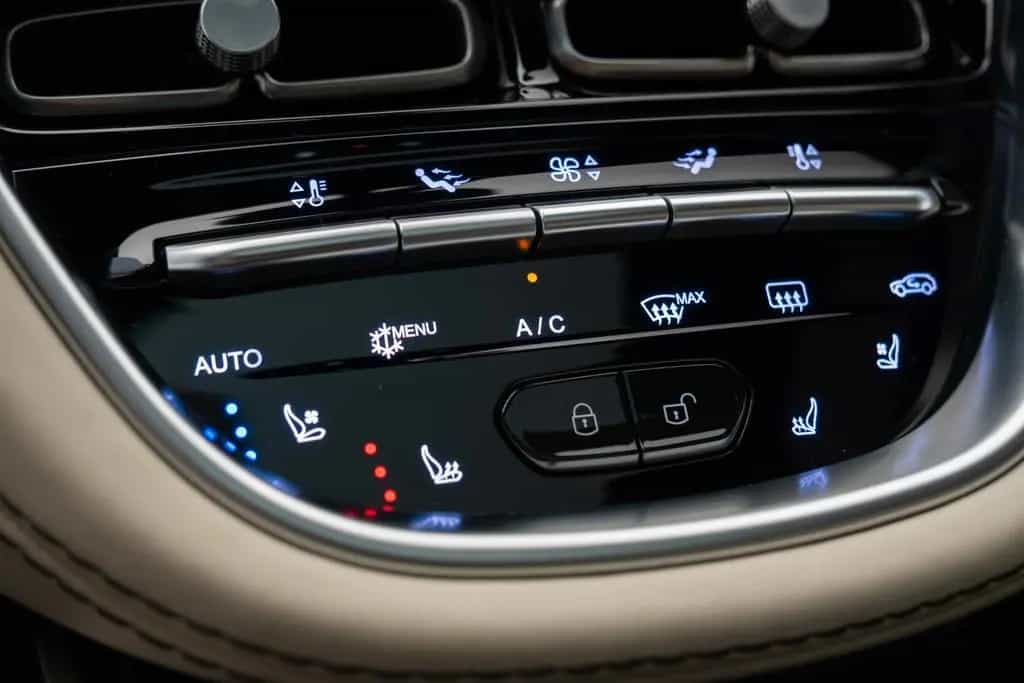 Aston Martin DBX 4.0 V8 03/2022-photo-31