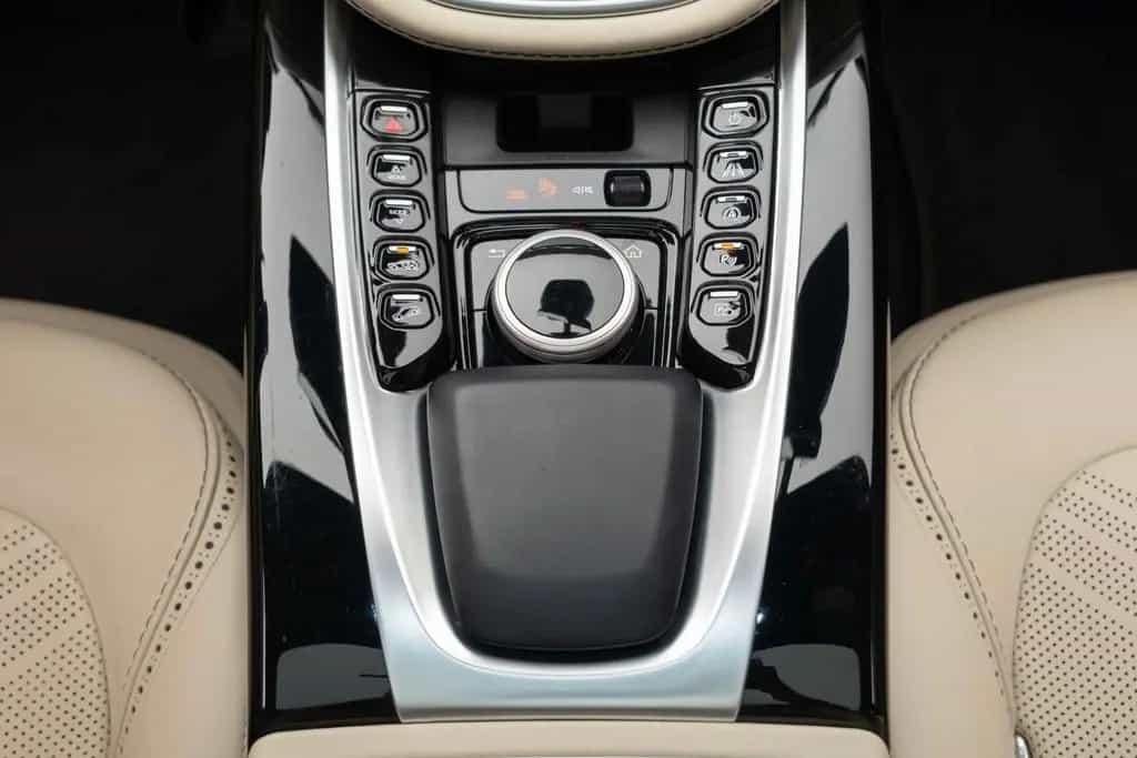 Aston Martin DBX 4.0 V8 03/2022-photo-32