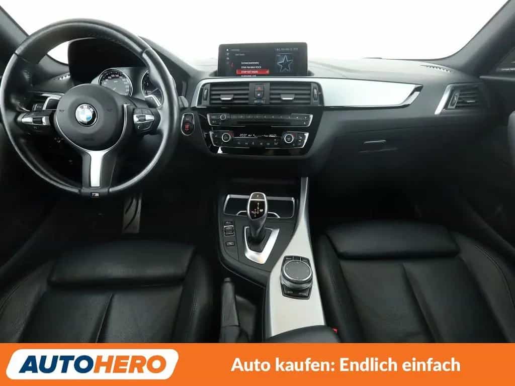 BMW M140i 1er M140i xDrive Special Edition Aut.*NAV*TEMPO* 01/2018-photo-11