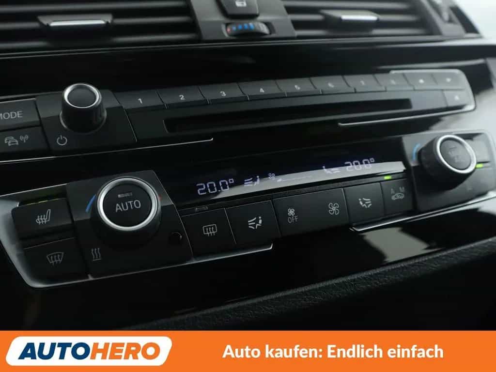 BMW M140i 1er M140i xDrive Special Edition Aut.*NAV*TEMPO* 01/2018-photo-24
