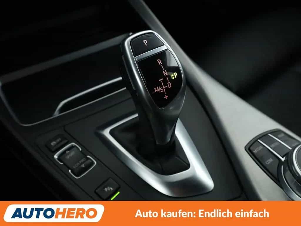 BMW M140i 1er M140i xDrive Special Edition Aut.*NAV*TEMPO* 01/2018-photo-25