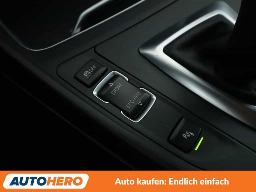 BMW M140i 1er M140i xDrive Special Edition Aut.*NAV*TEMPO* 01/2018-photo-26