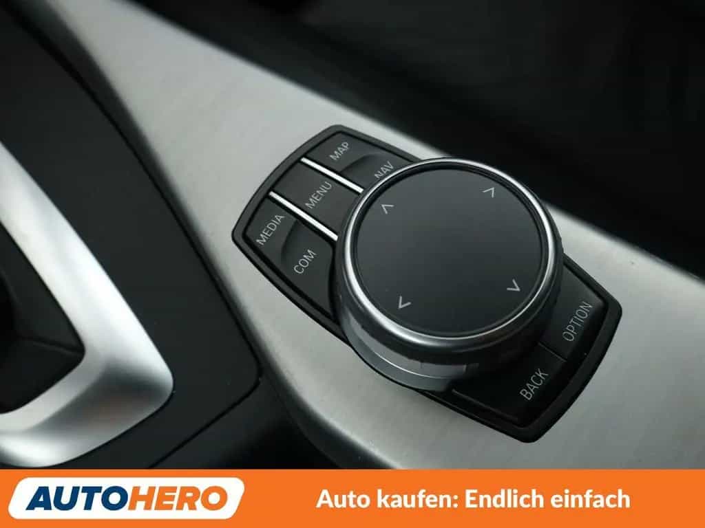 BMW M140i 1er M140i xDrive Special Edition Aut.*NAV*TEMPO* 01/2018-photo-27