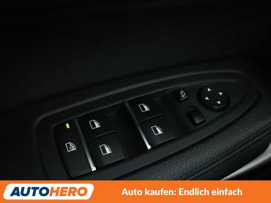 BMW M140i 1er M140i xDrive Special Edition Aut.*NAV*TEMPO* 01/2018-photo-30