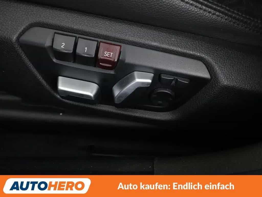 BMW M140i 1er M140i xDrive Special Edition Aut.*NAV*TEMPO* 01/2018-photo-31