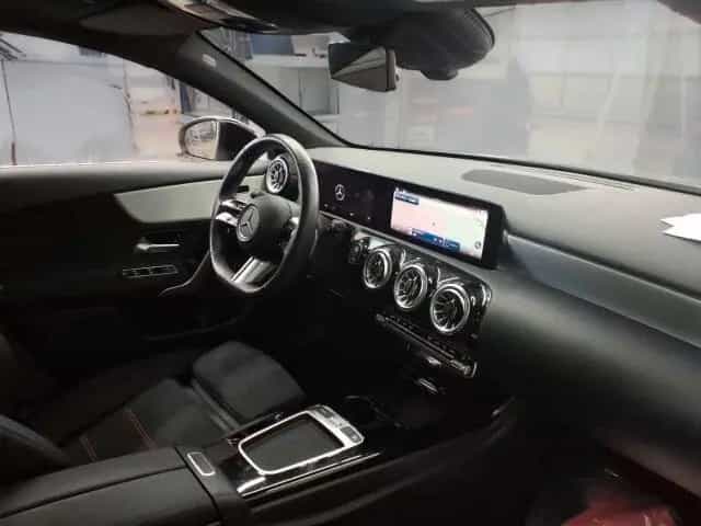 Mercedes-Benz A 200 d Limo AMG Line WIDE*PANO*LED*FACELIFT*KAM 01/2024-photo-4
