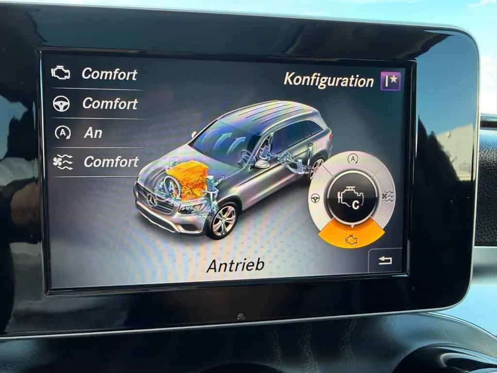 Mercedes-Benz GLC 250 4M*AMG*PANO*LED*BURMESTER*KAMERA*AHK*NAV 10/2018-photo-18