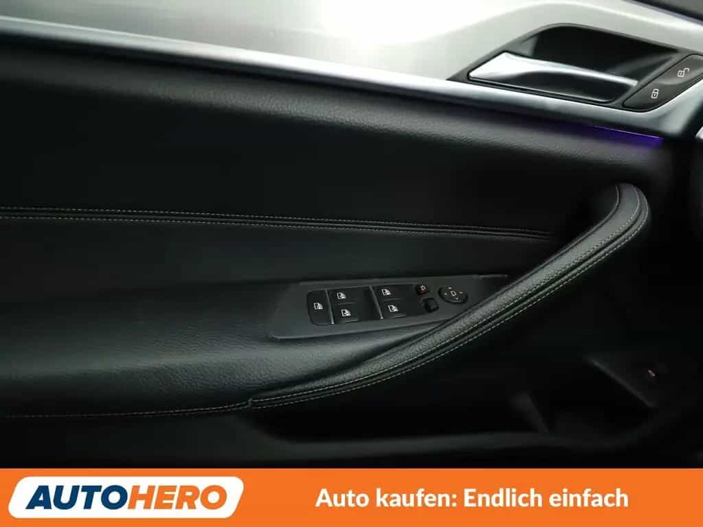 BMW 530 i xDrive Sport Line Aut.*NAVI*LED*HUD*CAM*PDC 05/2017-photo-27