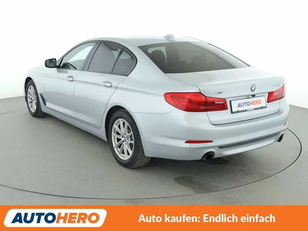 BMW 530 i xDrive Sport Line Aut.*NAVI*LED*HUD*CAM*PDC 05/2017-photo-3
