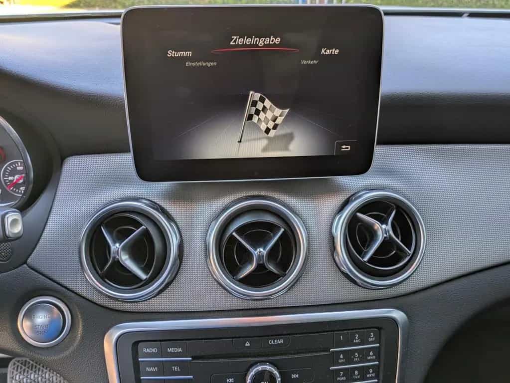 Mercedes-Benz GLA 180 Urban AHK LED NAVI KAMERA DAB 10/2019-photo-10