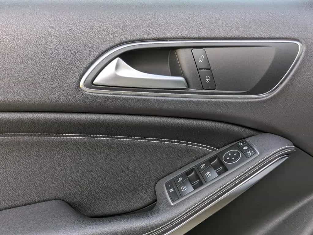 Mercedes-Benz GLA 180 Urban AHK LED NAVI KAMERA DAB 10/2019-photo-12
