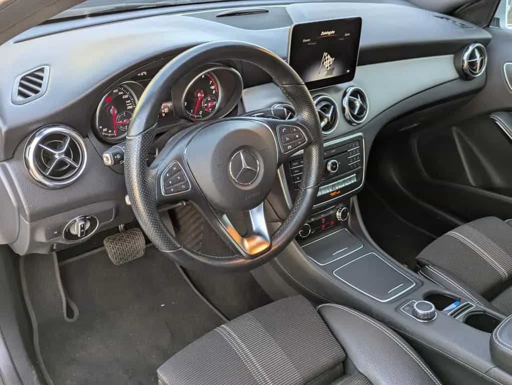 Mercedes-Benz GLA 180 Urban AHK LED NAVI KAMERA DAB 10/2019-photo-7