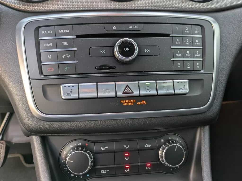 Mercedes-Benz GLA 180 Urban AHK LED NAVI KAMERA DAB 10/2019-photo-8