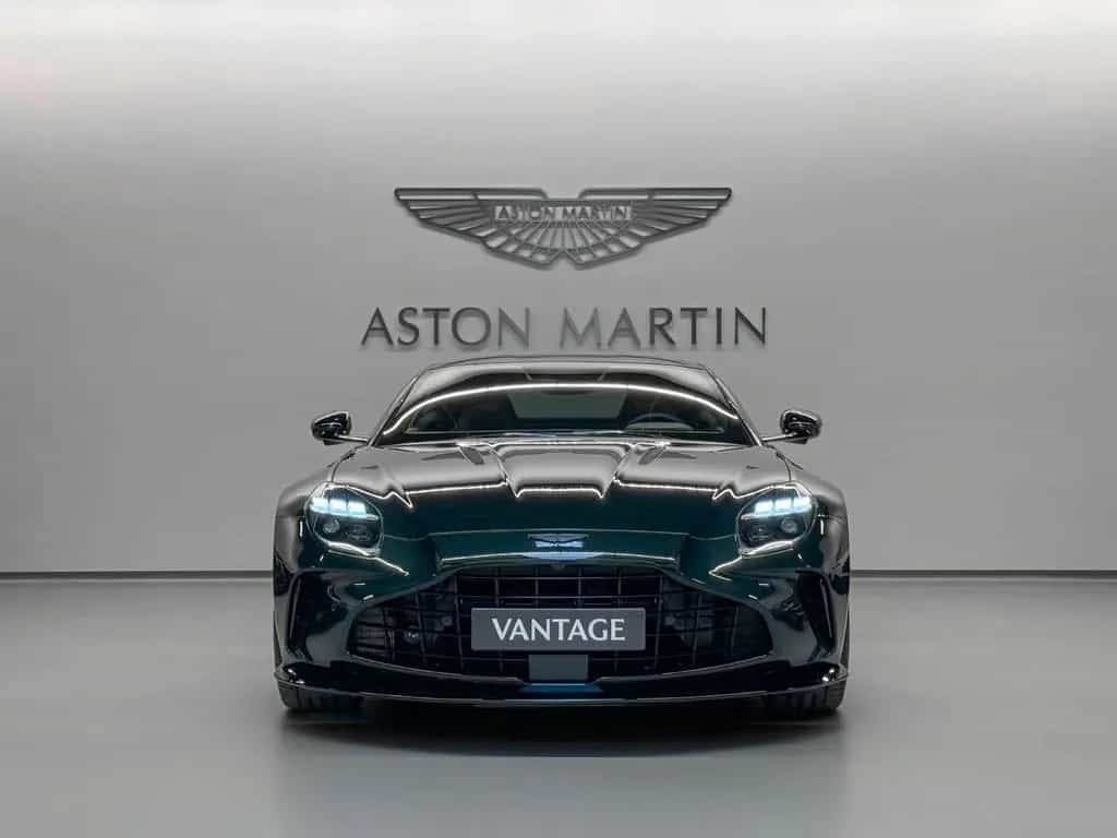 Aston Martin V8 Vantage Vantage Coupe | MODELYEAR 2026 null-photo-1