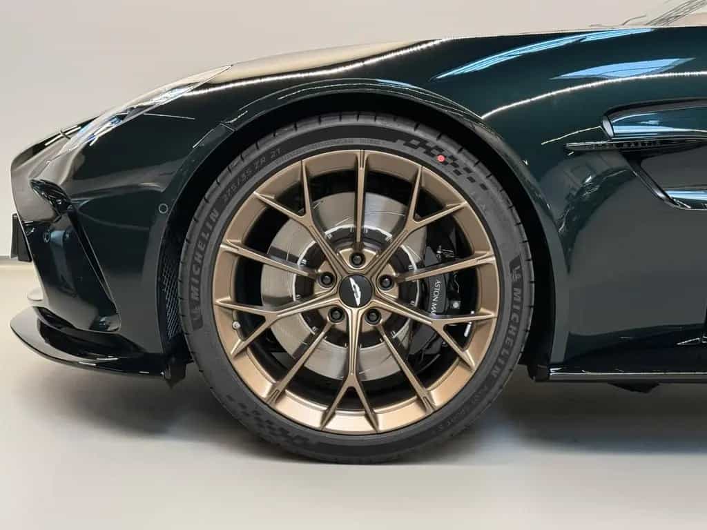 Aston Martin V8 Vantage Vantage Coupe | MODELYEAR 2026 null-photo-11