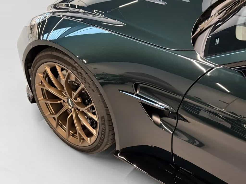 Aston Martin V8 Vantage Vantage Coupe | MODELYEAR 2026 null-photo-12