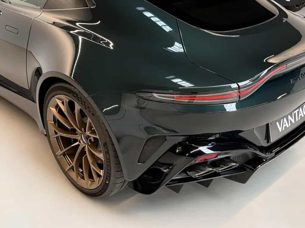 Aston Martin V8 Vantage Vantage Coupe | MODELYEAR 2026 null-photo-14