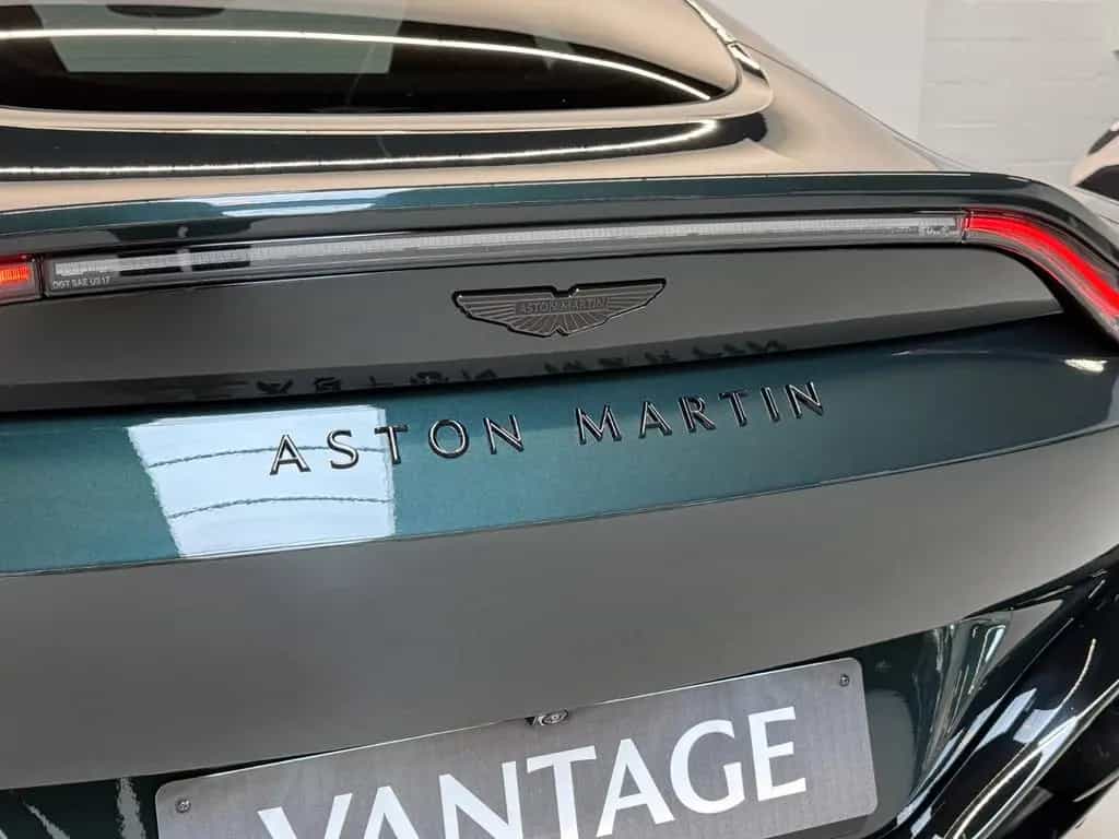 Aston Martin V8 Vantage Vantage Coupe | MODELYEAR 2026 null-photo-15