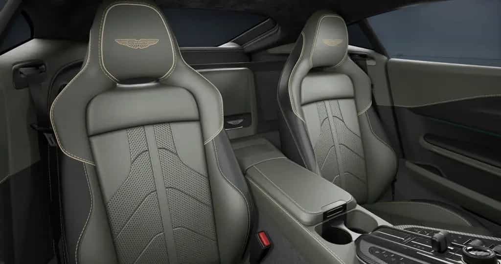 Aston Martin V8 Vantage Vantage Coupe | MODELYEAR 2026 null-photo-4