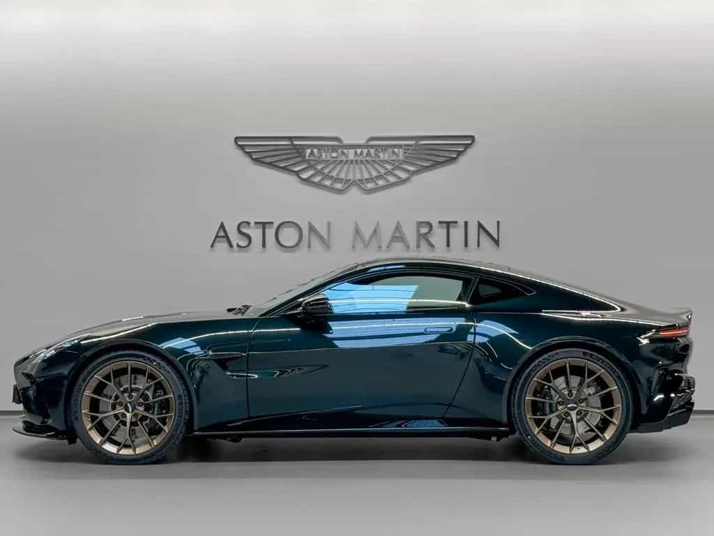 Aston Martin V8 Vantage Vantage Coupe | MODELYEAR 2026 null-photo-8