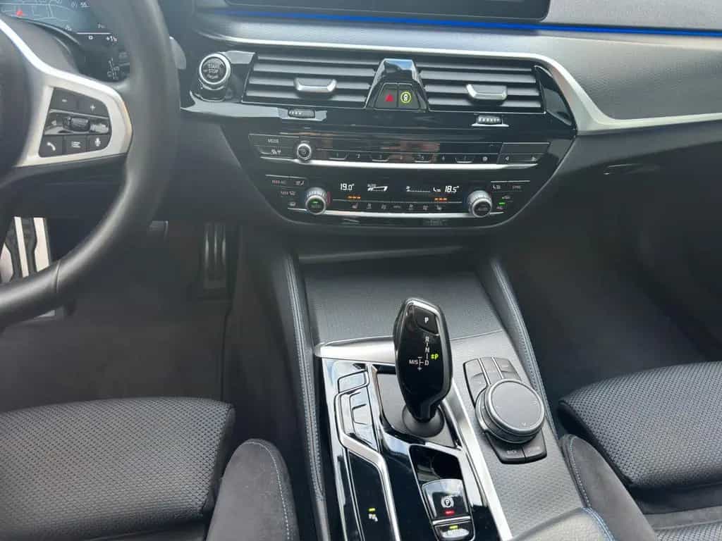 BMW 520 dAT M-SPORT LC.PRO PANO ACC KAMERA 19" HiFi 10/2021-photo-19