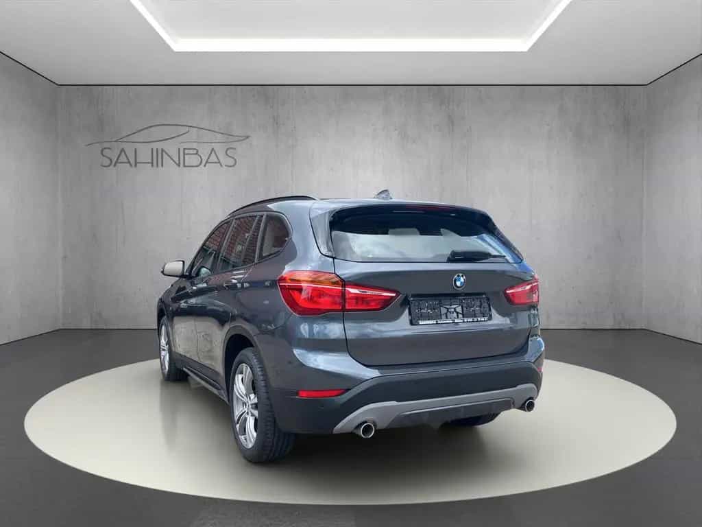 BMW X1 xDrive 20 d Sport Line LED Kamera*aus 1.Hand* 04/2019-photo-2