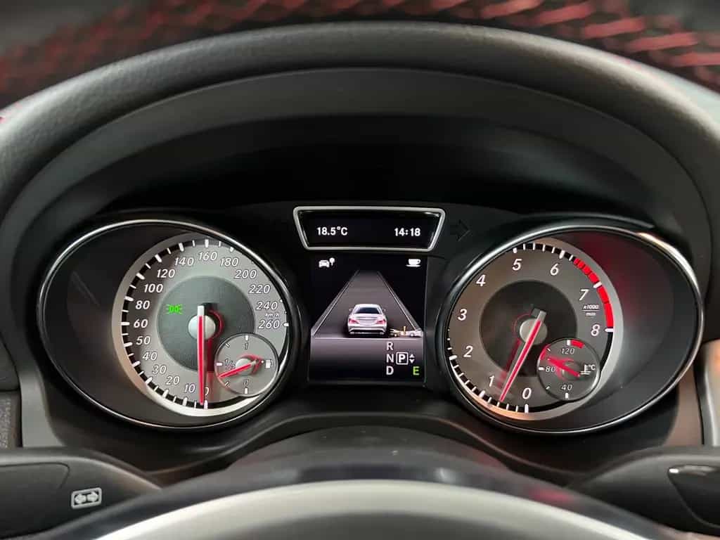 Mercedes-Benz CLA 200 AMG Rückfahrkamera SHZ Navi H&K Sound 09/2014-photo-18