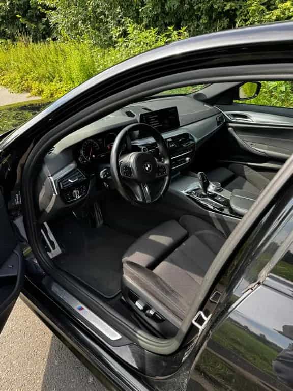 BMW 530 i xDrive A - 05/2018-photo-4