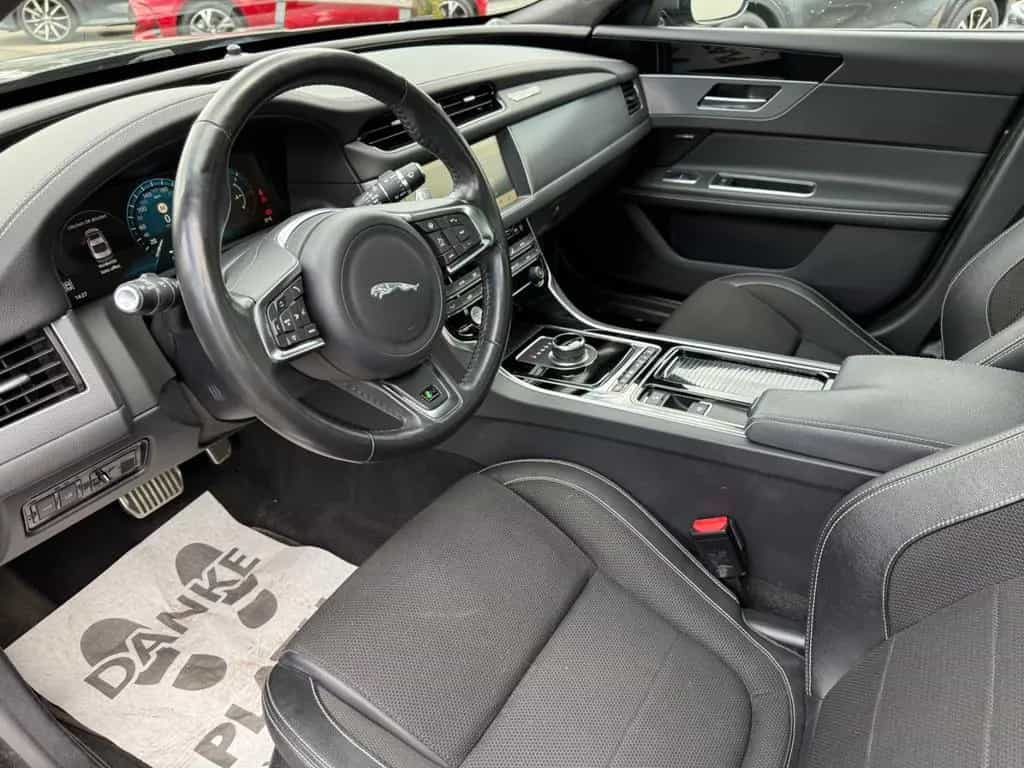 Jaguar XF R-Sport 05/2019-photo-11