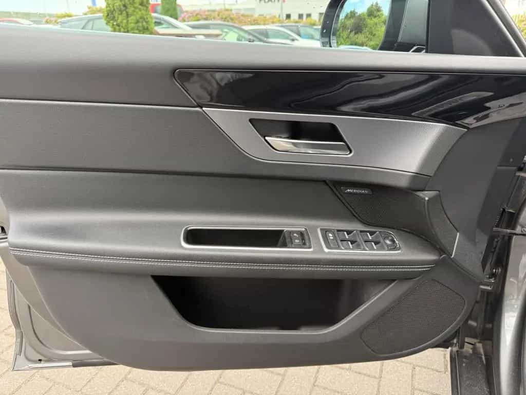 Jaguar XF R-Sport 05/2019-photo-13
