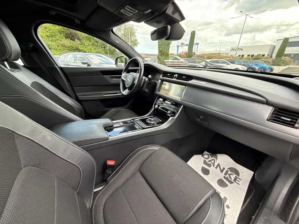 Jaguar XF R-Sport 05/2019-photo-18