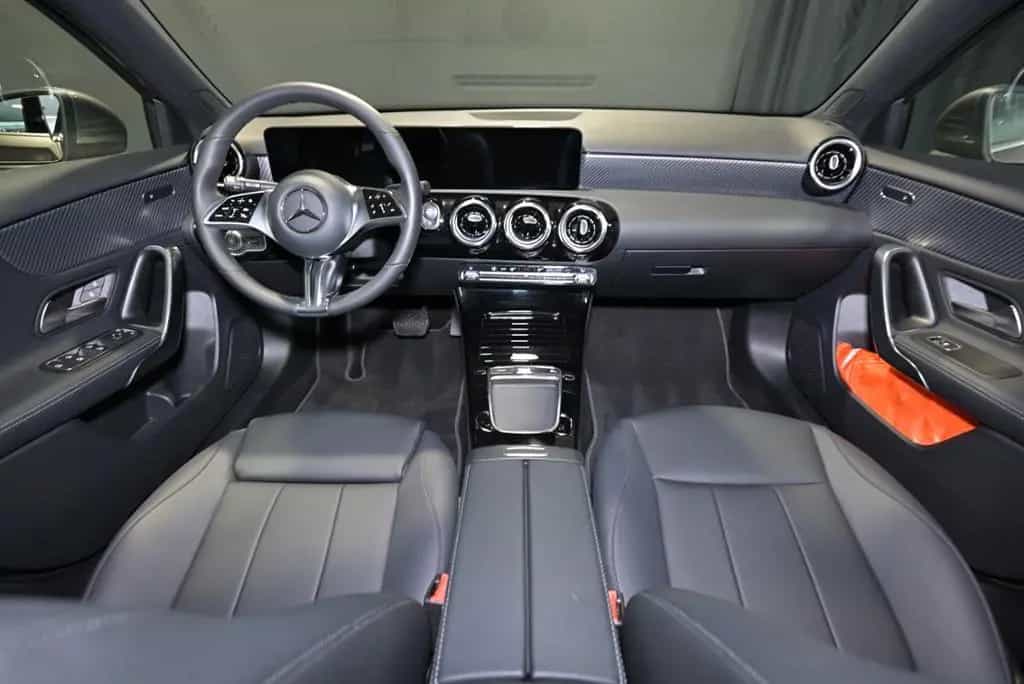 Mercedes-Benz A 180 NAVI/LED/KAMERA 09/2025-photo-14