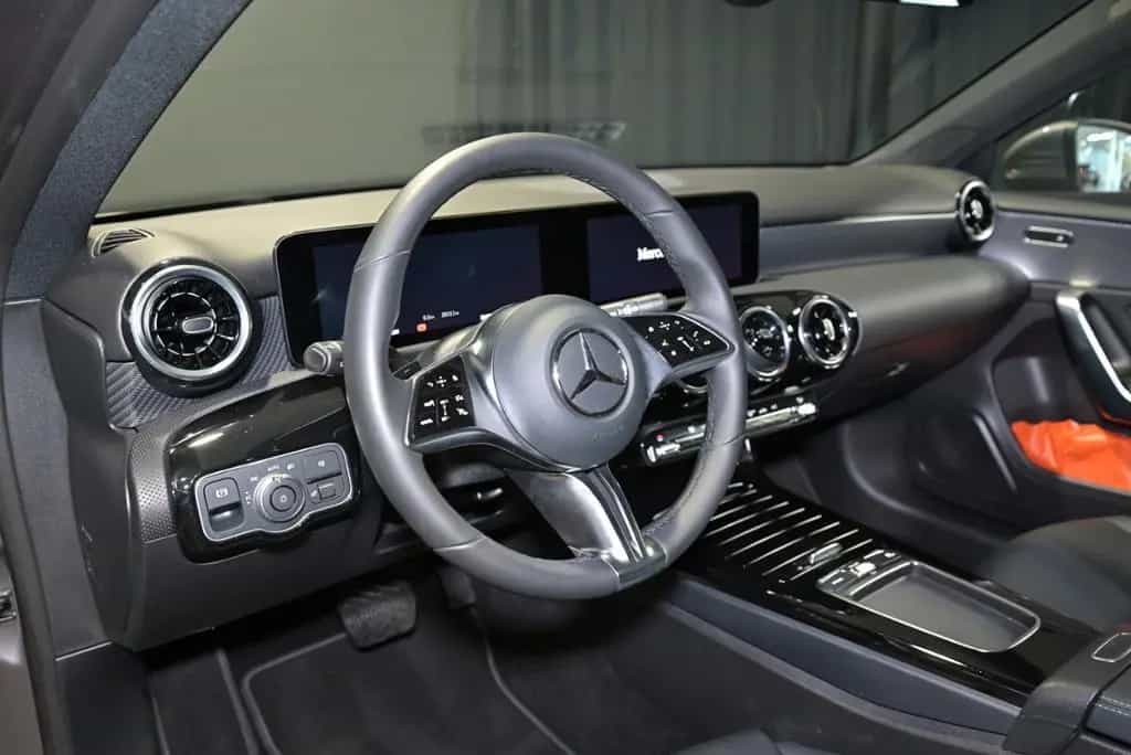 Mercedes-Benz A 180 NAVI/LED/KAMERA 09/2025-photo-16