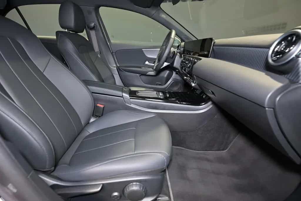 Mercedes-Benz A 180 NAVI/LED/KAMERA 09/2025-photo-23