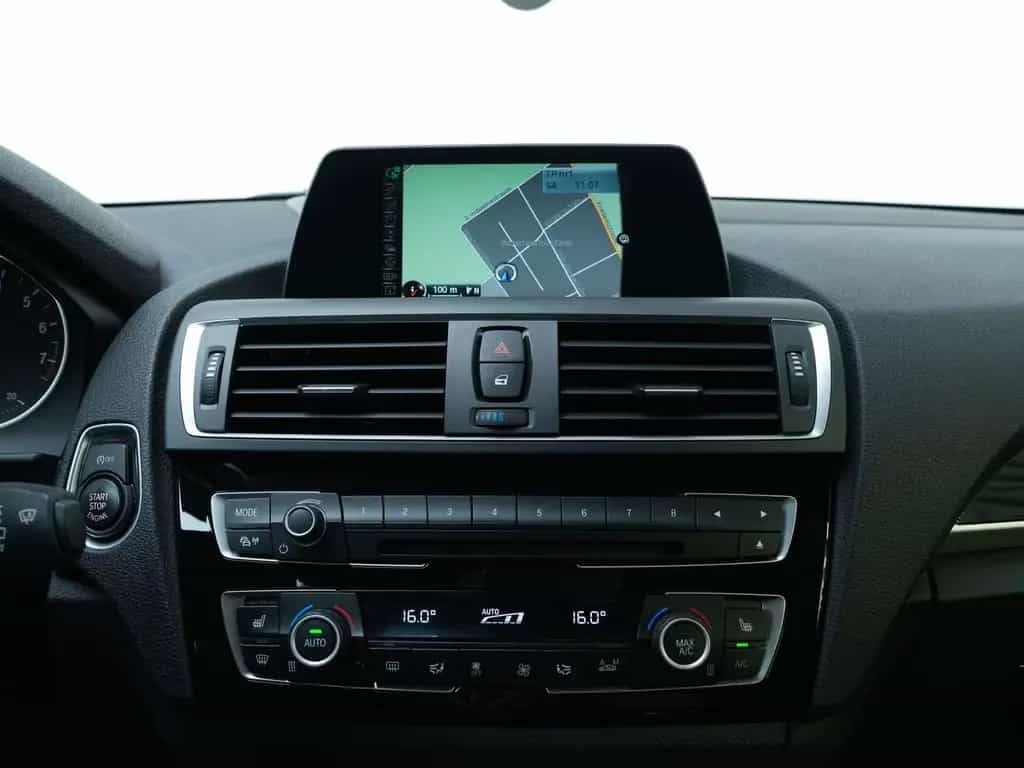 BMW 218 I Advantage LEDER*NAVI*XENON*TEMPO*SH 06/2016-photo-17
