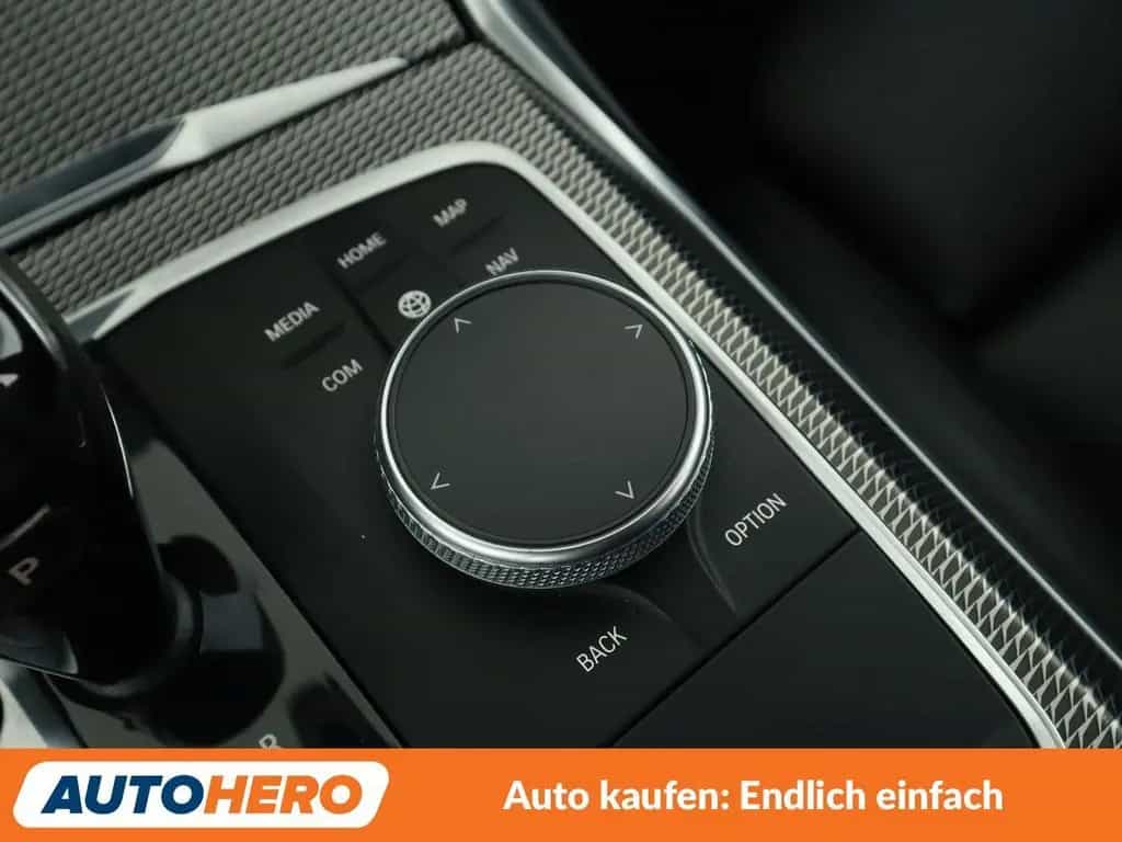 BMW 320 3er 320d M Sport Aut.*NAVI*HUD*LASER* 02/2020-photo-24