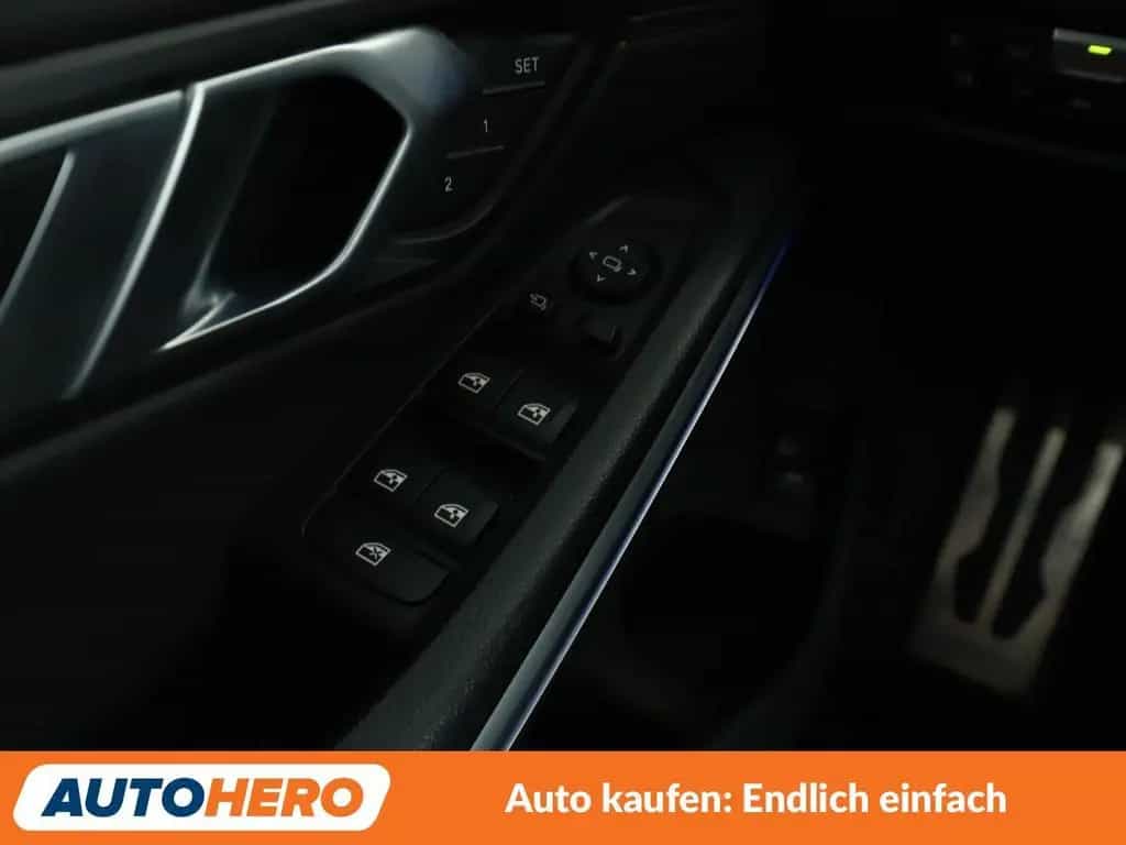 BMW 320 3er 320d M Sport Aut.*NAVI*HUD*LASER* 02/2020-photo-28