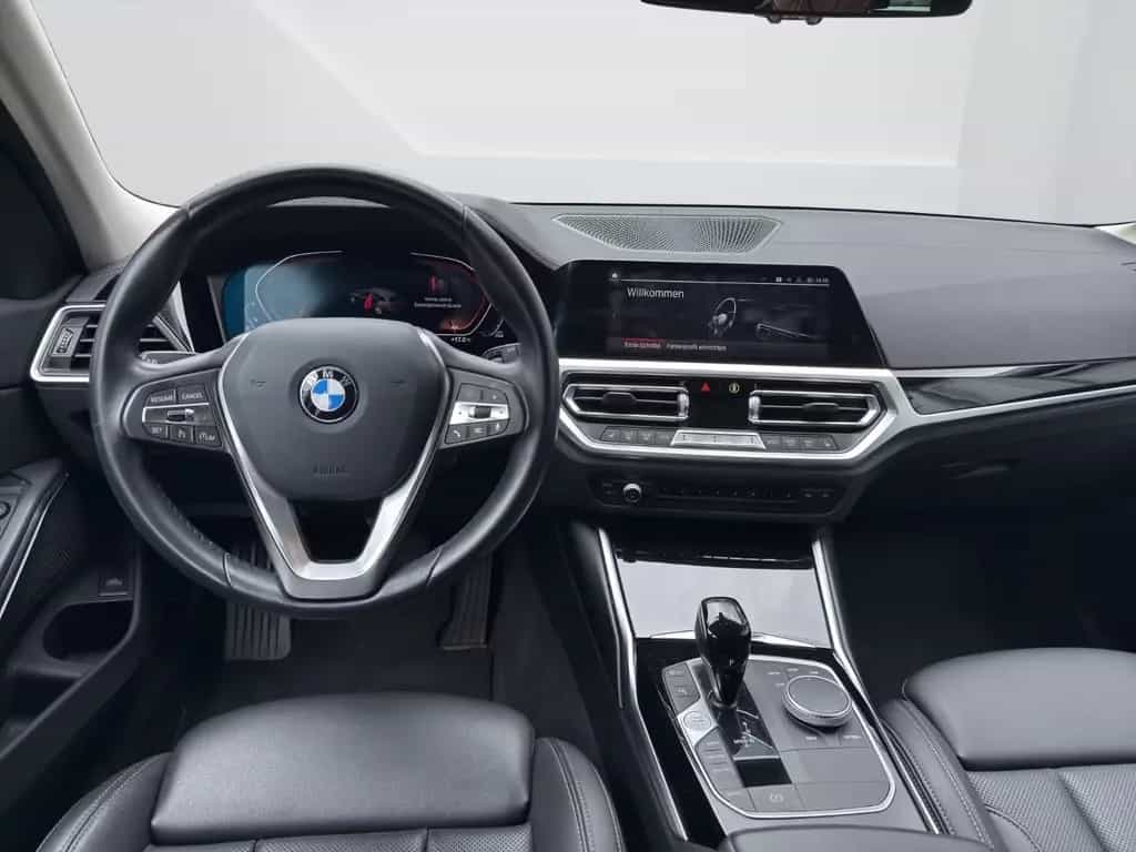BMW 318 d touring Luxury Line 09/2022-photo-13
