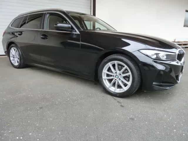 BMW 318 d **HEAD-UP*AHK*RFK** 05/2023-photo-10