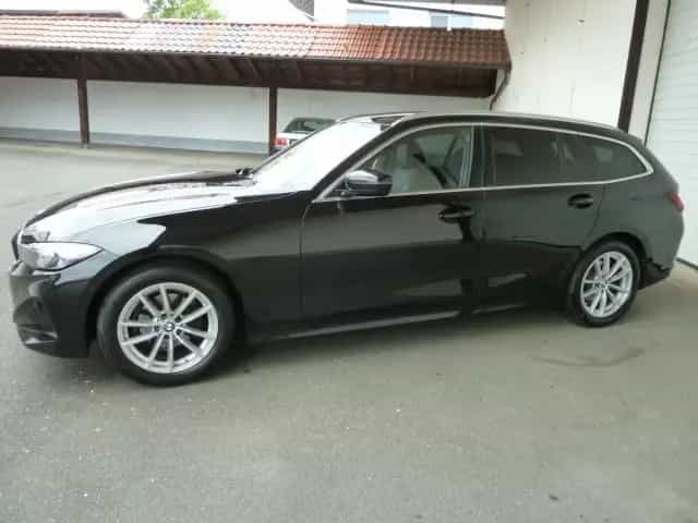 BMW 318 d **HEAD-UP*AHK*RFK** 05/2023-photo-2