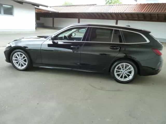 BMW 318 d **HEAD-UP*AHK*RFK** 05/2023-photo-3