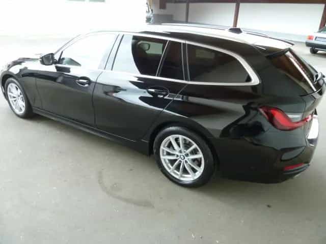 BMW 318 d **HEAD-UP*AHK*RFK** 05/2023-photo-4