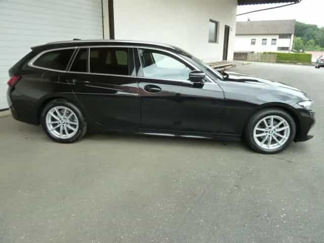 BMW 318 d **HEAD-UP*AHK*RFK** 05/2023-photo-9