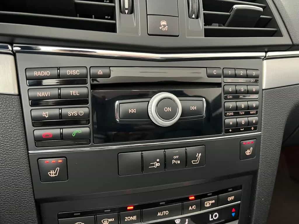 Mercedes-Benz E 200 CGI / NUR 56.tKM / GARANTIE / 2.HD / XEN / 03/2010-photo-27