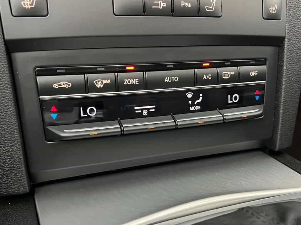 Mercedes-Benz E 200 CGI / NUR 56.tKM / GARANTIE / 2.HD / XEN / 03/2010-photo-28