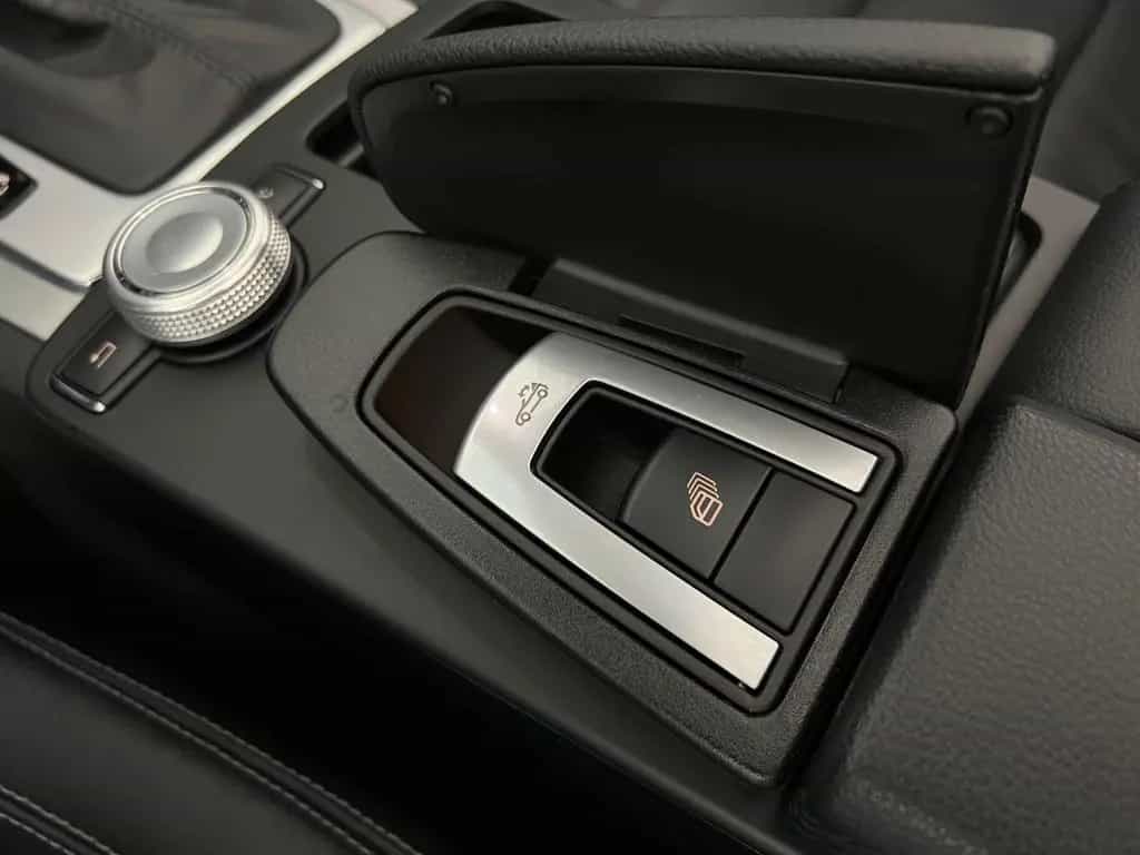 Mercedes-Benz E 200 CGI / NUR 56.tKM / GARANTIE / 2.HD / XEN / 03/2010-photo-32