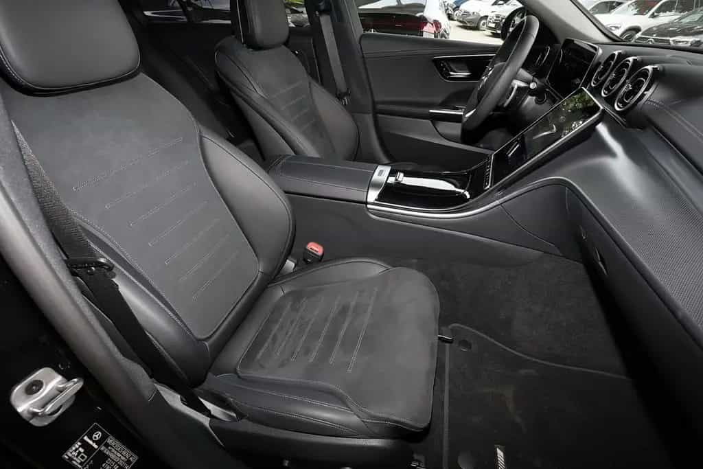 Mercedes-Benz C 180 T AMG TOTWINKEL+KAMERA+CARPLAY+SPURHALTE 04/2025-photo-4