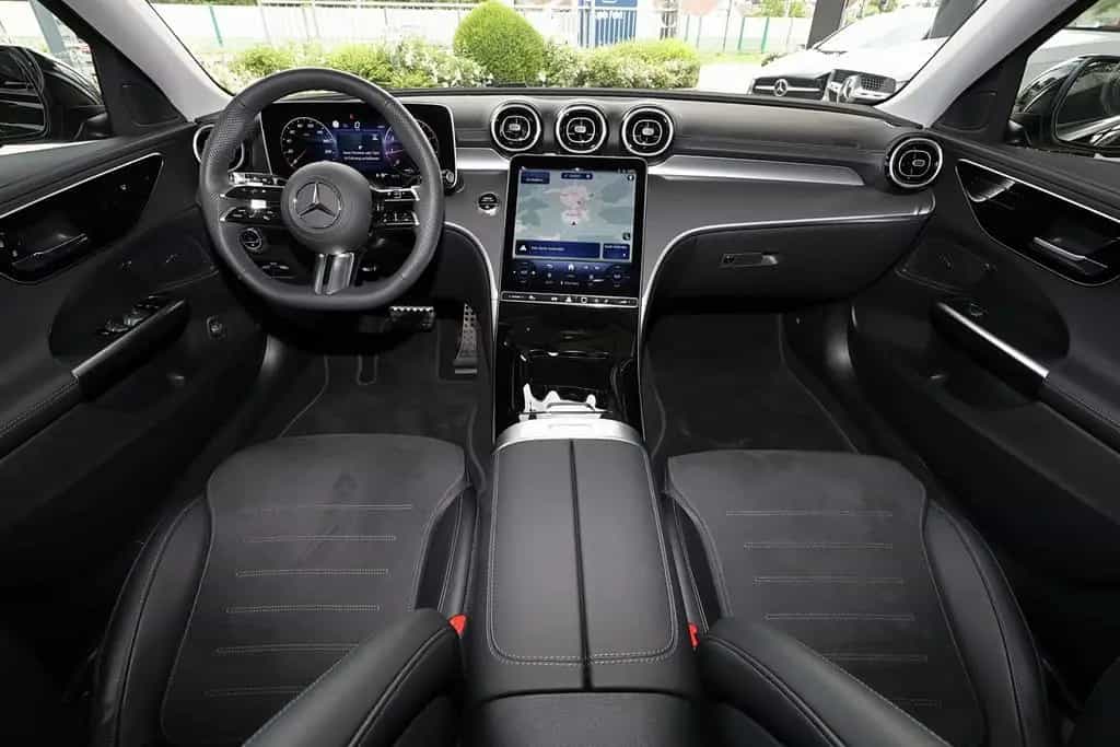 Mercedes-Benz C 180 T AMG TOTWINKEL+KAMERA+CARPLAY+SPURHALTE 04/2025-photo-5