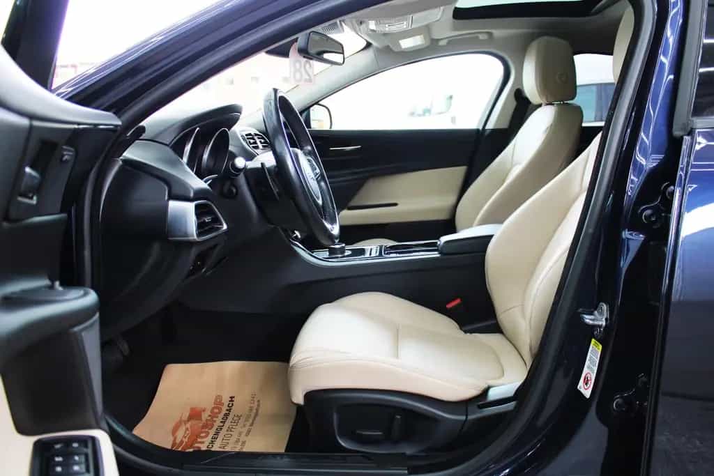 Jaguar XE S Automatik *Tüv&Inspektion Neu*Pano*Meridian 07/2017-photo-10