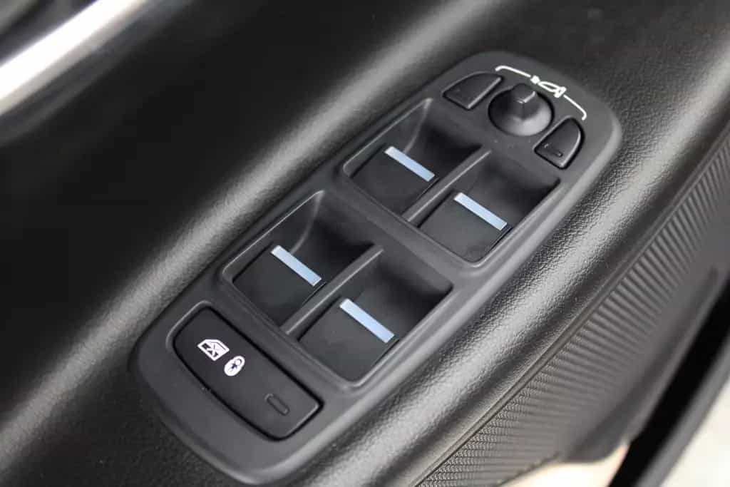 Jaguar XE S Automatik *Tüv&Inspektion Neu*Pano*Meridian 07/2017-photo-12